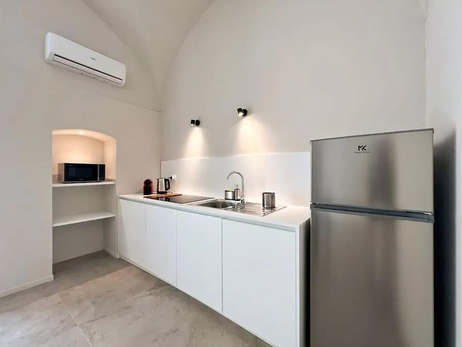 Casa Marmitta - Charming Apartment In Downtown Bari 0*,